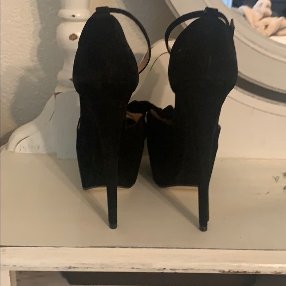 Stilettos - Picture 3 of 4